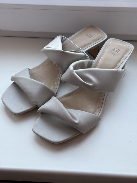 Босоніжки жіночі