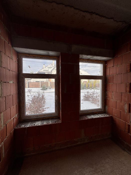 Таунхаус з закритою територією