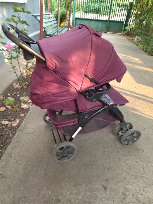 Прогулочна коляска