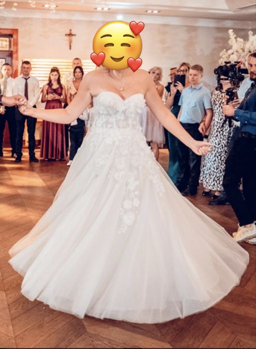 Suknia ślubna z kwiatami 3d