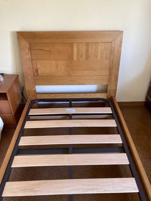 Cama de solteiro 90x200 em madeira maciça com estrado