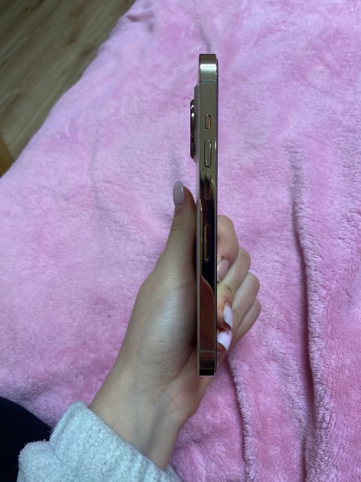 Айфон 13 про на 246 гб ідеальний стан і 6  чохлів в подарок коробка є