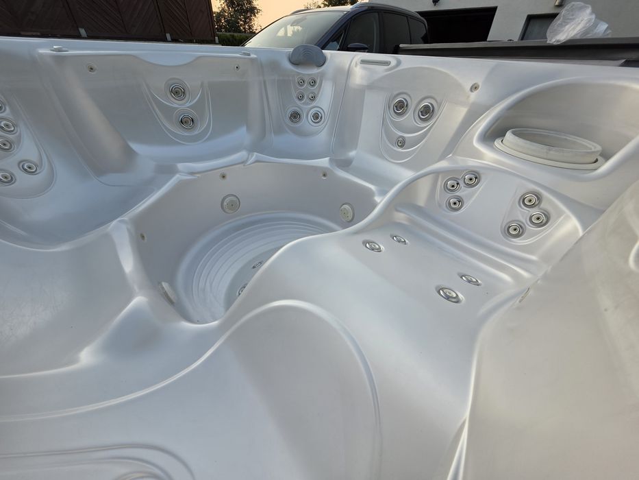 JACUZZI Hotspring 6-7 osób