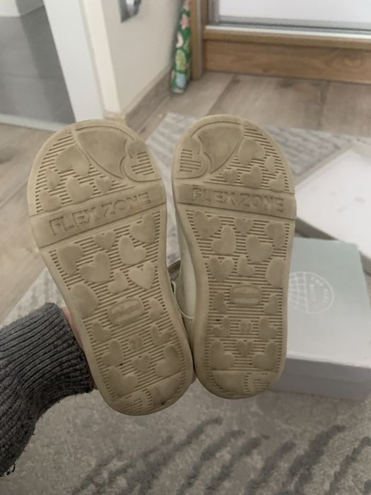 Buciki chicco dla dziewczynki rozmiar 22