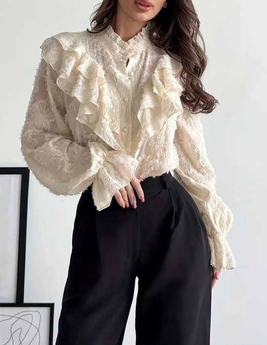 Kremowa romantyczna koszula mgiełka  retro vintage z falbanami