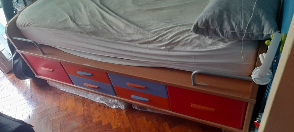Mobilia de quarto juvenil de rapaz