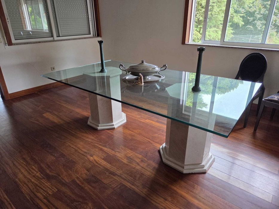 Mesa vidro com pés mármore