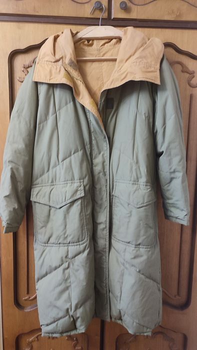 Жіночий двосторонній пуховик з капюшоном