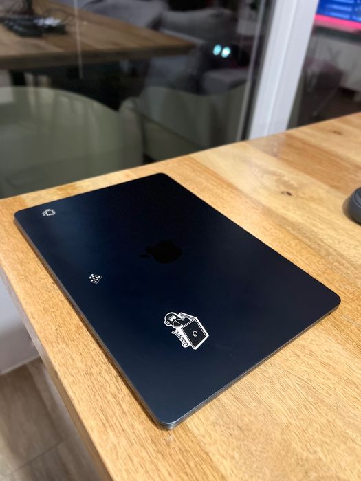 MacBook Air M3 muito novo