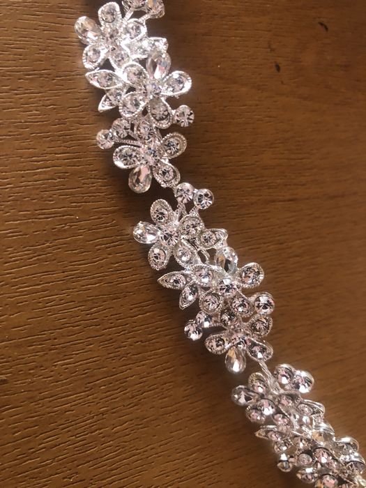 Діадема брошка, ланцюжок