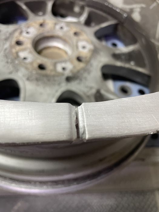 Wymiana opon Prostowanie felg , spawanie felg ,Renowacja felg