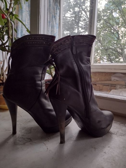 Продам кожанные ботильоны р38