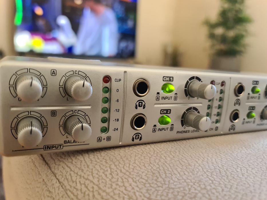 Berhinger Amp800 como novo