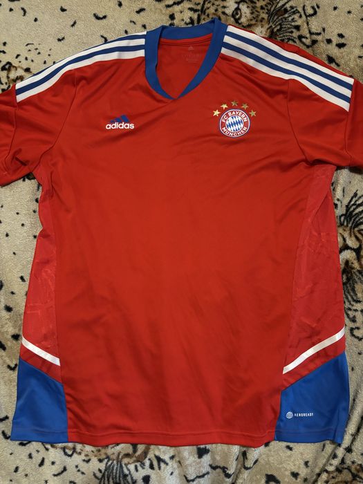 Футболка adidas FC Bayern