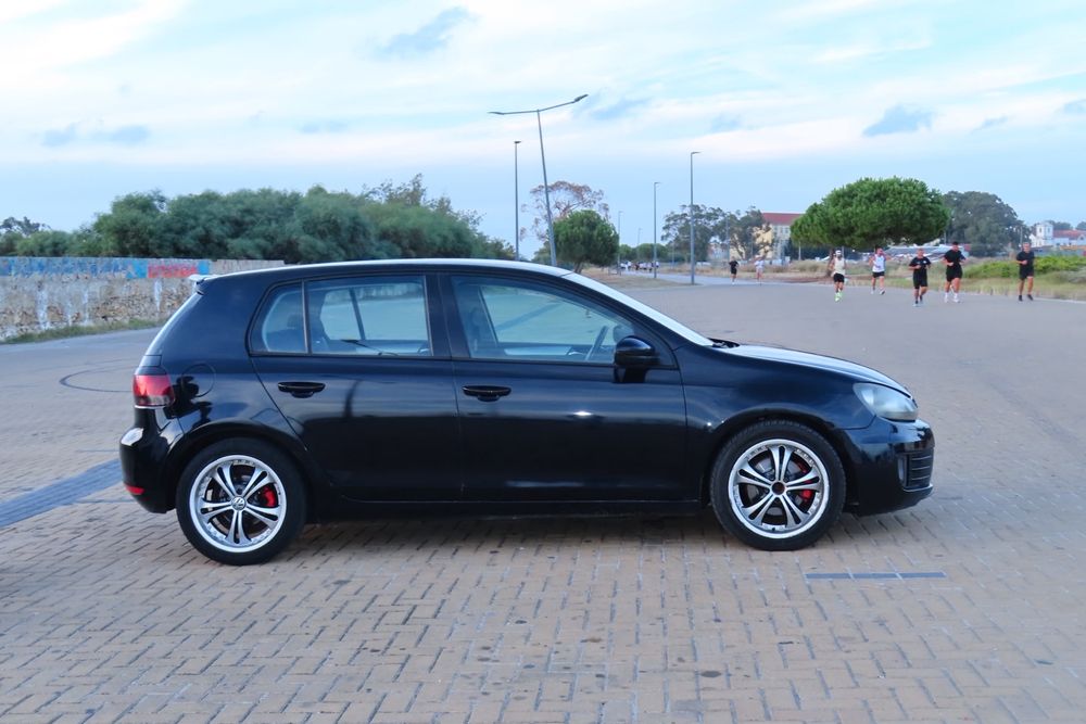 Vendo golf 6 de 2009 1.6 Tdi looks GTI — photo 2