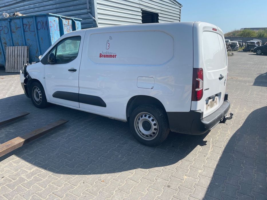 Berlingo IV Partner IV Proace Combo E EWP Drzwi Błotnik silnik 1.5 DV5RC