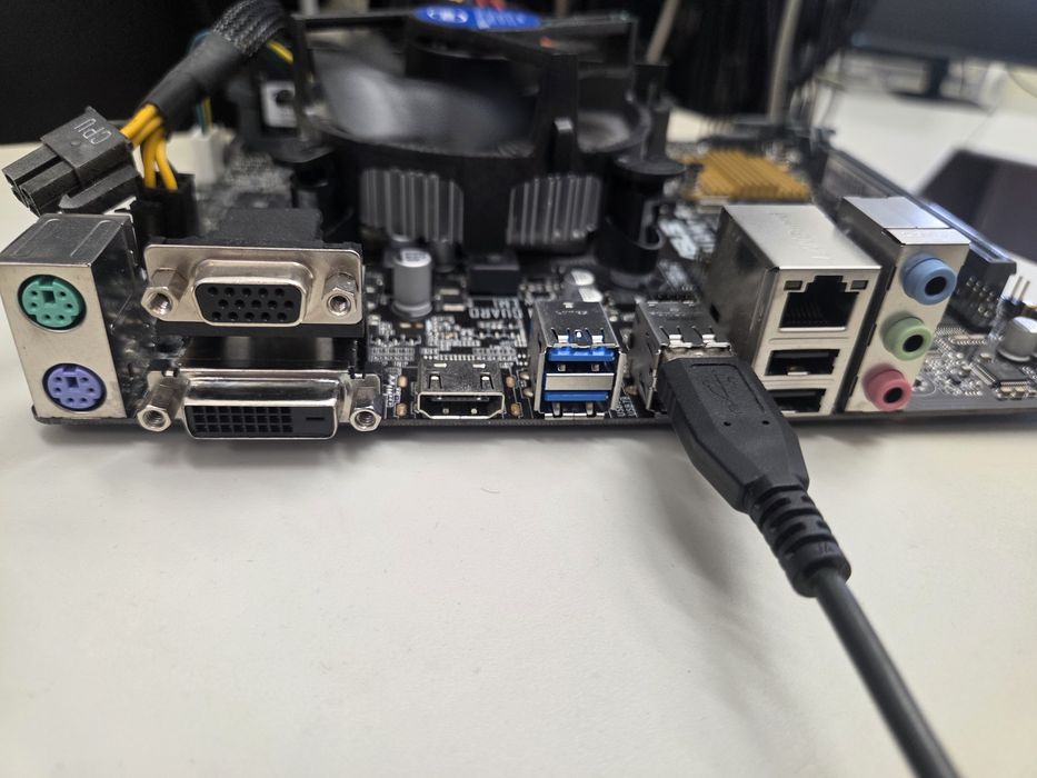 Intel Core i3 - 3.70 GHz467881740805099521