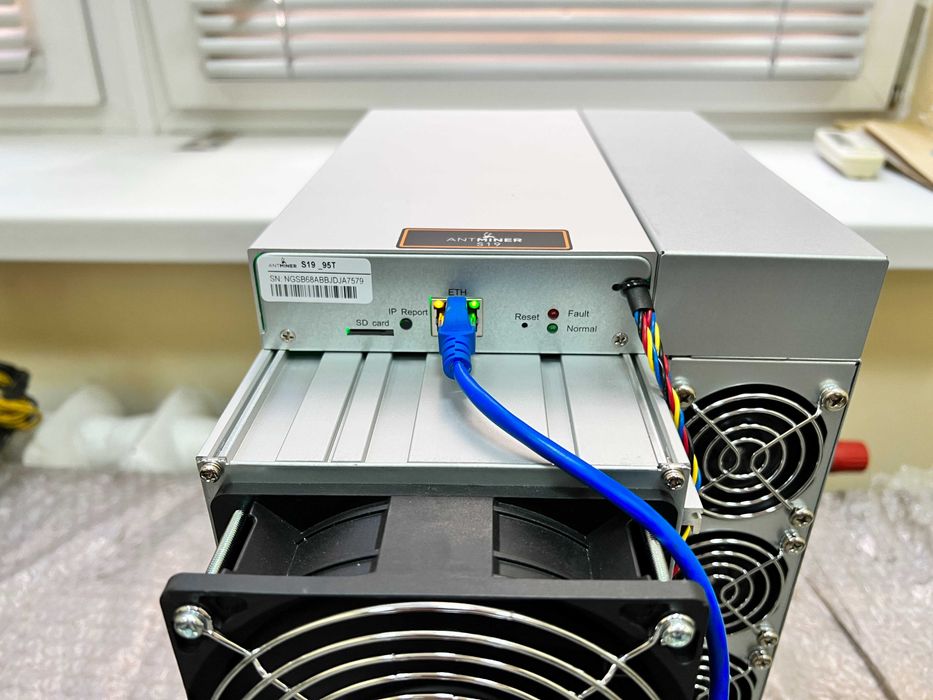 Кількість Б/в Майнери Asic Bitmain Antminer S19 90 Th 3100Вт +Гарантія