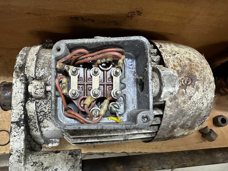 Электродвигатель    0.75\1500