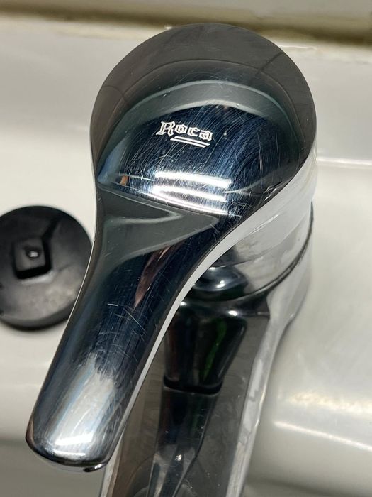 Lavatório, coluna e torneira