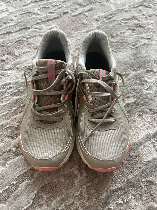 Жіночі кросівки Asics Gel-Kanaku 6