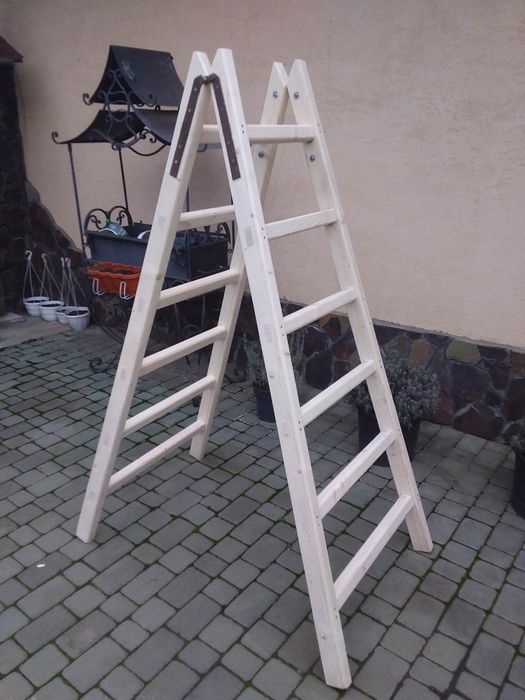 Драбина із дерева