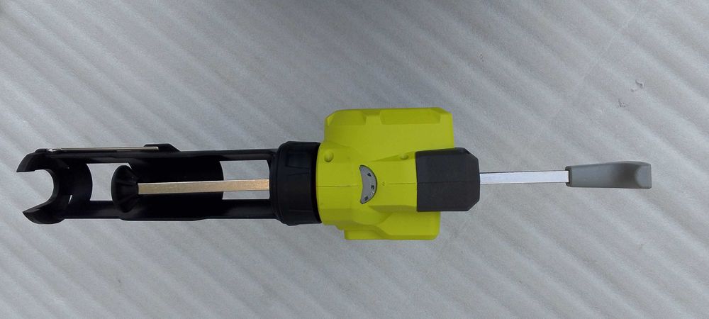 Пістолет для герметика акумуляторний Ryobi 18 V ONE+