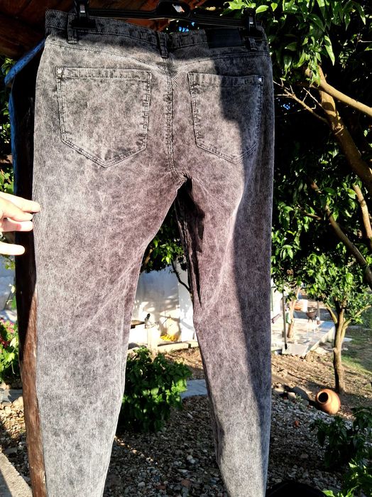 Calça Lefties,com blusa MNG.