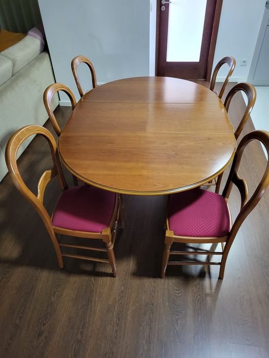 Vendo mesa extensível com 6 cadeiras
