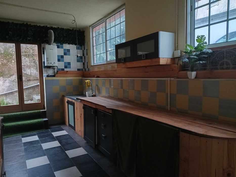 Armazém, atelier ou estúdio criativo com 200 m² em S. João da Madeira