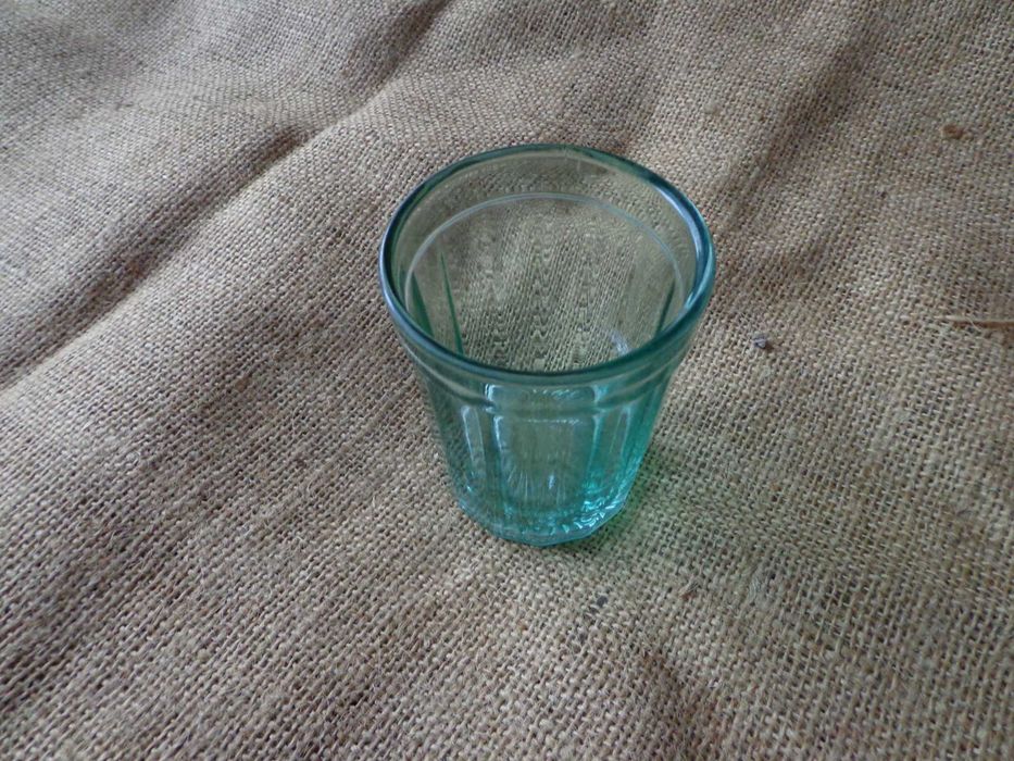 Старий граньоний стакан