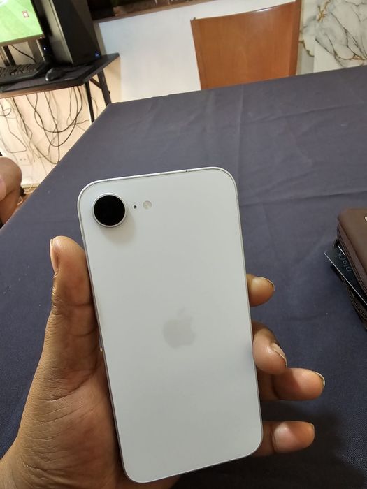 Vendo ou Troco iphone 16e Branco 128GB