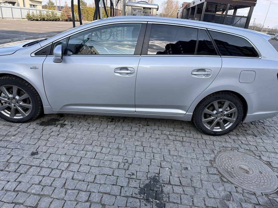 Продам Toyota Avensis 2012 року 2.2 дизель