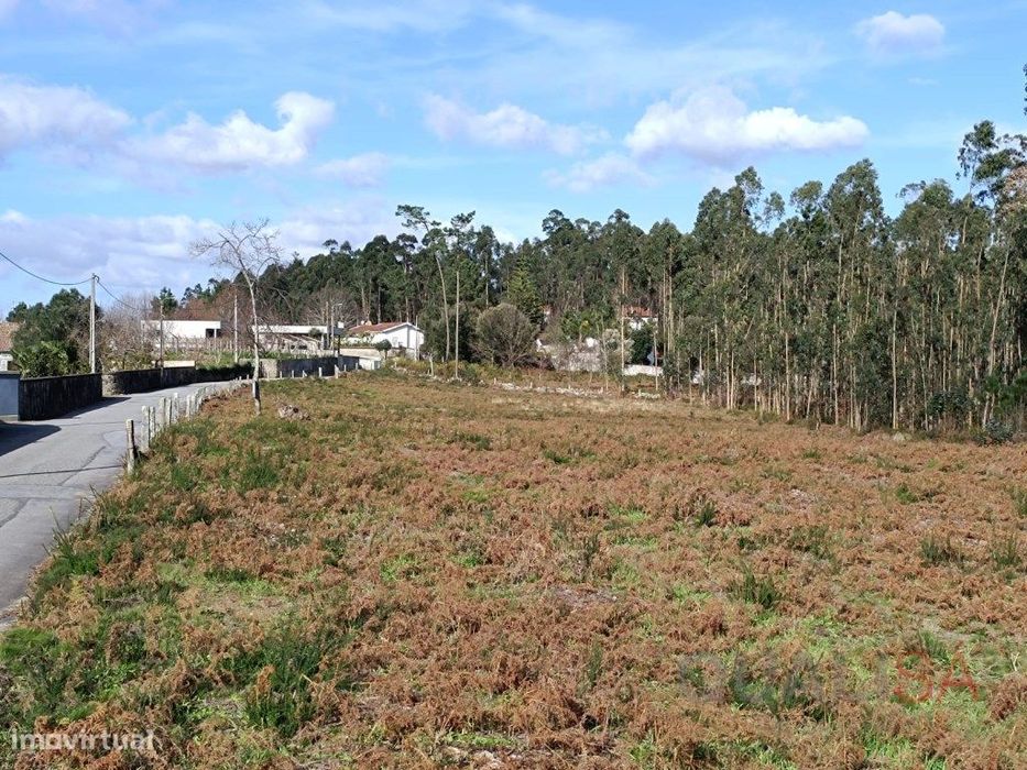 Terreno com 10.796m2 de área total localizado em Barcelos, em Igrej...
