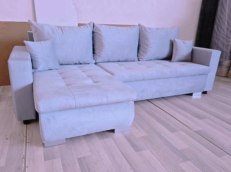 Narożnik z funkcją spania i pojemnikiem na pościel