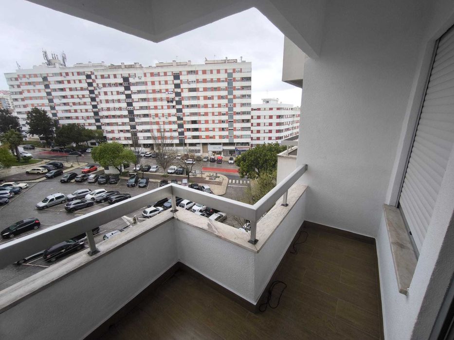 Apartamento T3 - renovação total - Quinta da Piedade