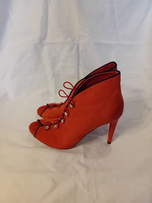 Szpilki botki czółenka Carinii rozmiar 40