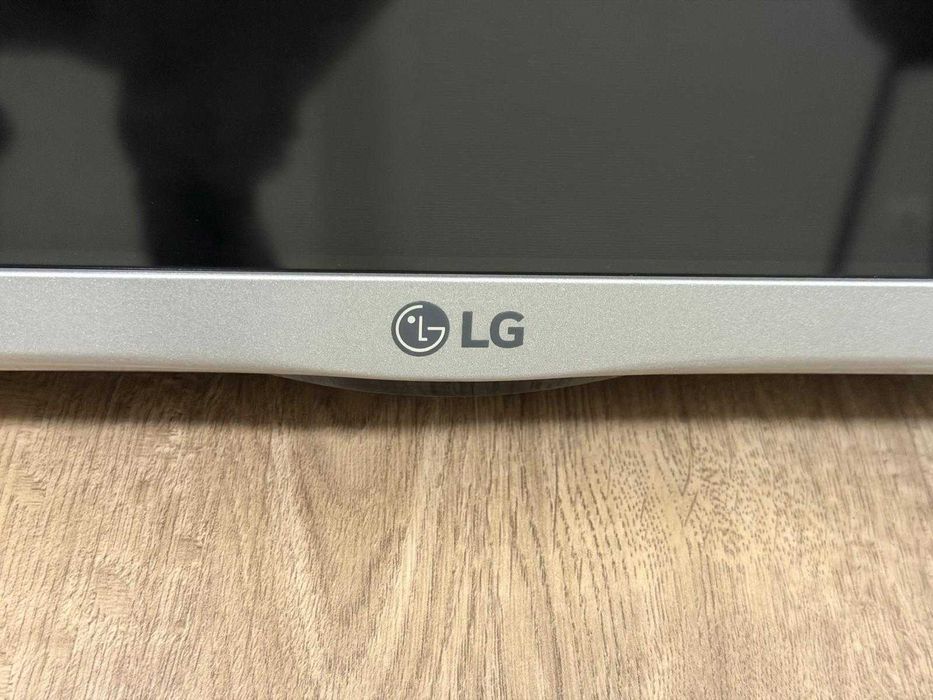Televisor LED LG de 32 polegadas em excelente estado.