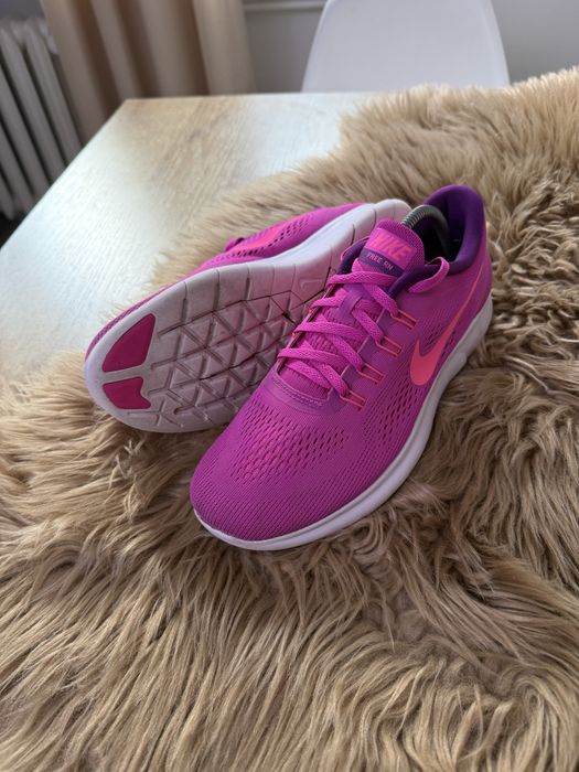 Sprzedaję buty sportowe Nike