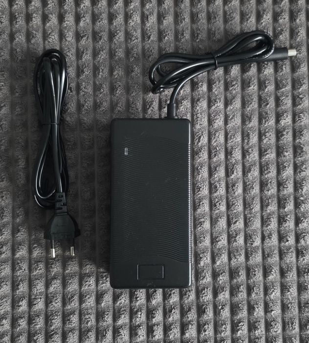 Szybka ładowarka do hulajnogi elektrycznej 58.8V 4A