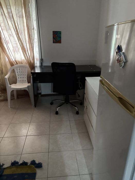 Alugo quarto na amadora