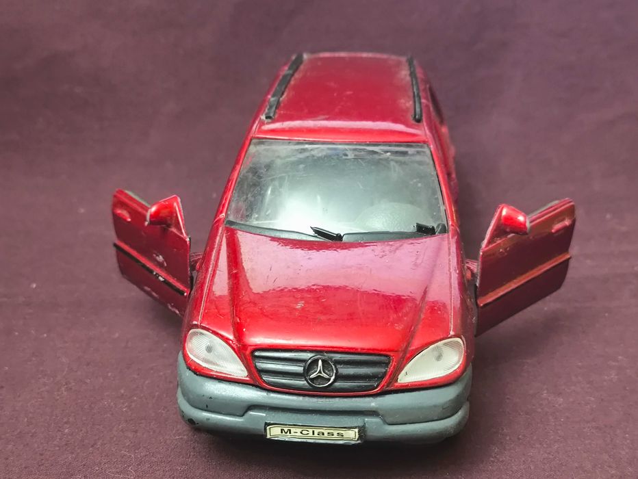 Машинка Mercedes-Benz M-Class 1:32 Welly