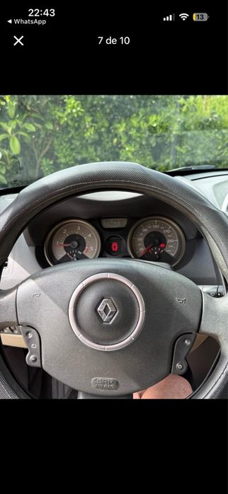 Vendo o carro mas tem avaria num dos cilindro de montor