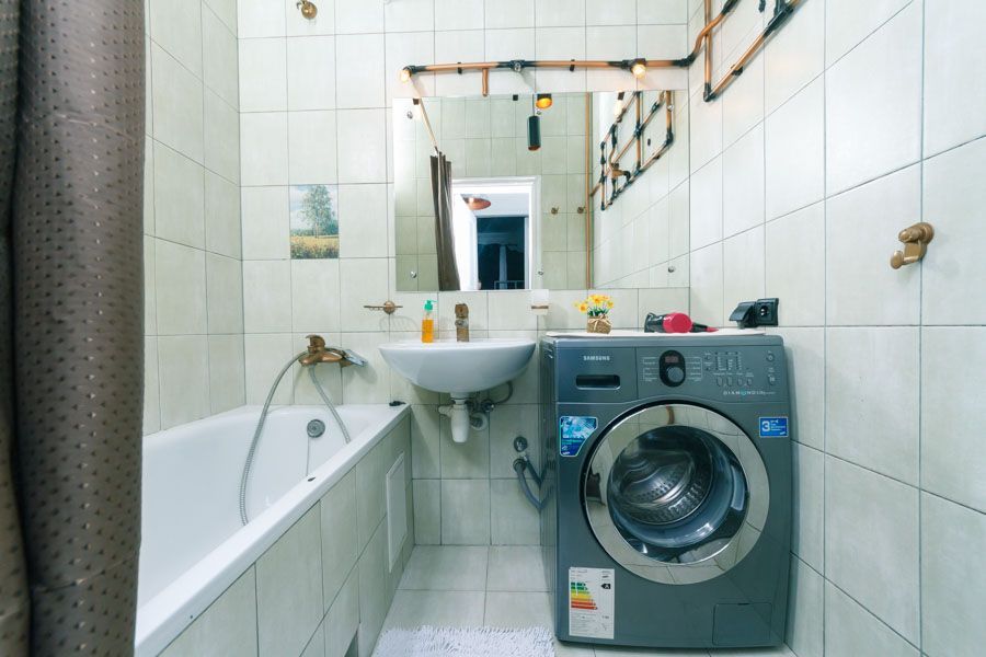 Пешком метро "Шулявская". ул. М.Брайчевського 9. Квартира  интересная.