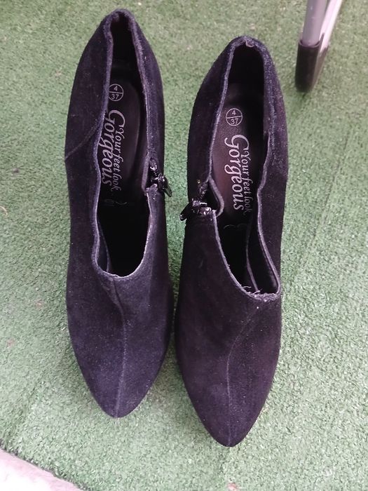 Botki na  obcasie Your feet look Gorgeous.