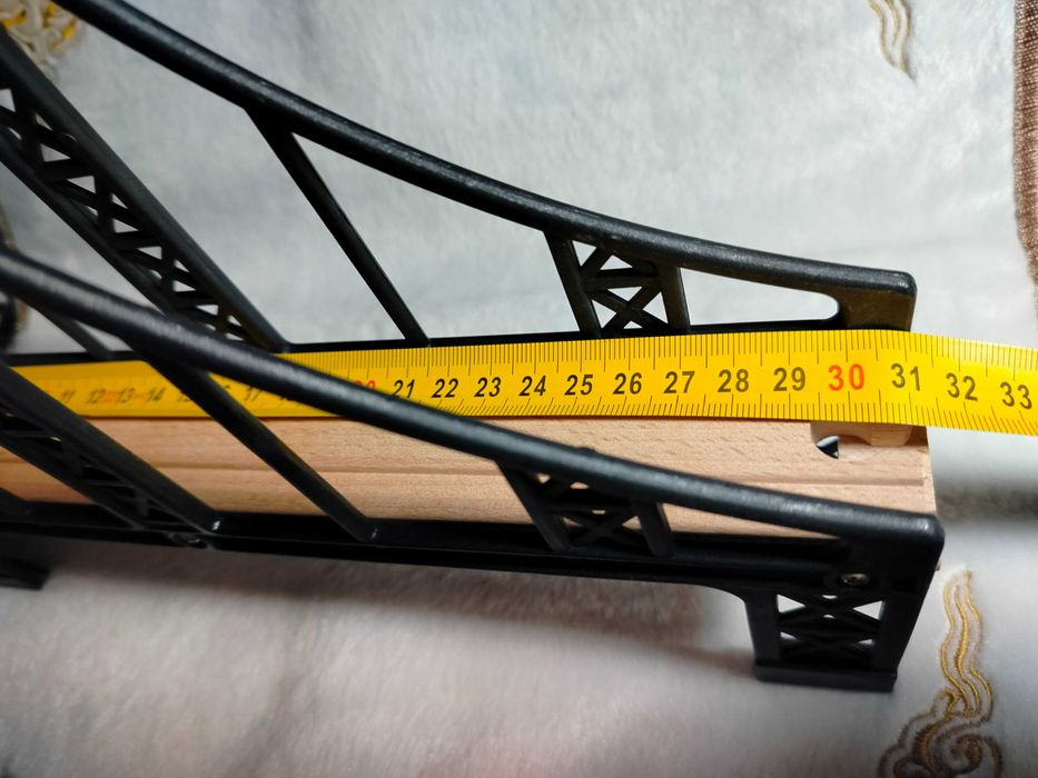 Most do drewnianej kolejki Brio