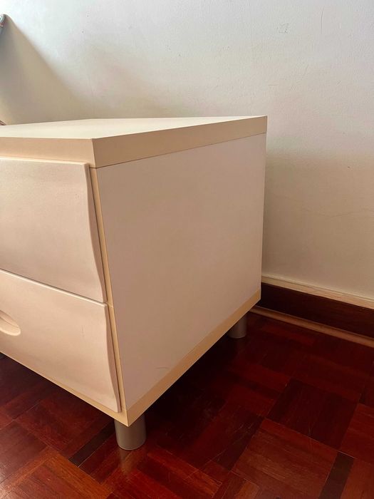 Vende-se conjunto de mesas de cabeceira