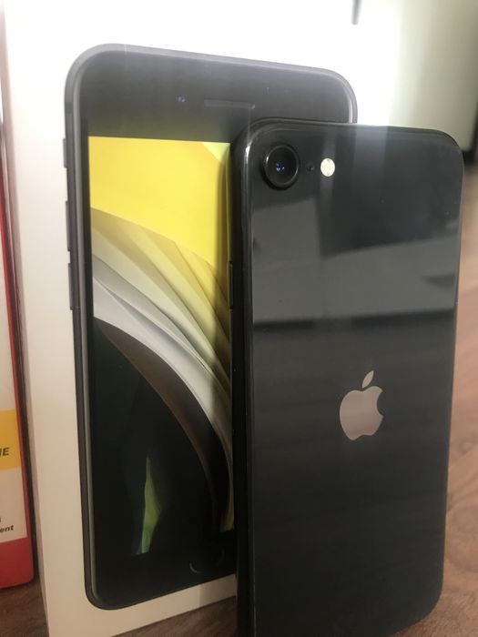 Iphone SE 2 (2020), 128, б/у, черный, в идеале