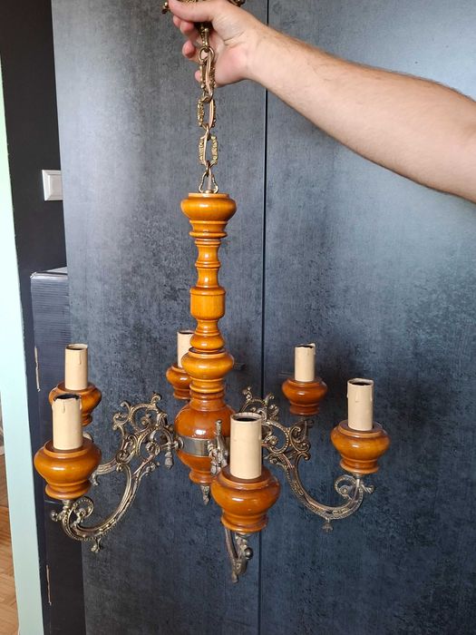 Piękny stary żyrandol