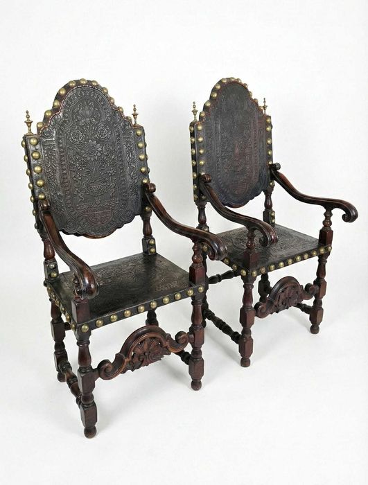 Par de cadeiroes estilo D. Joao V